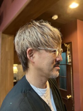 キタロウ (kitaro) 白髪ぼかしはハイライトでオシャレに