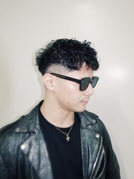 メリケンバーバーショップ トーキョー(MERICAN BARBERSHOP TYO) スキンフェード/パーマ