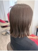 外はね　ミディアム　 グリーングレージュスタイル