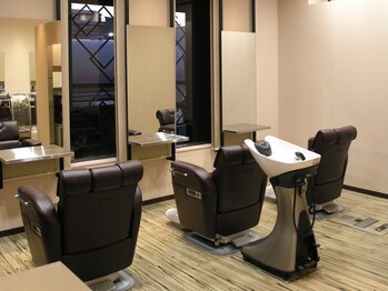 ヘアーリラクゼーション フォルテ(HAIR RELAXATION FORTE)の写真/【平日8:30/土・日8:00OPEN】幅広い年齢層の男性から支持の高いカット技術◎高い再現性で、朝も楽々♪