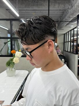 ニコ トウキョウ ロジック(nico TOKYO Logic) メンズセンターパートニュアンスパーマアップバング