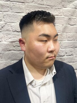 グレイスフル バーバープラチナム 六本木店(Graceful Barber platinum) スーツに合わせやすいフェードショート