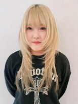 アビリタ(abilita)&nbsp;ブリーチ ダブルカラー ハイトーン レイヤー 顔周りカット 20代