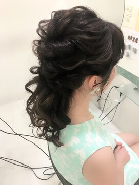 ブリエ(briller) TAKAKOstyle☆波ウェーブキレイめハーフアップ