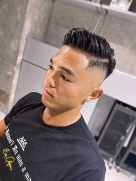 フランクスバーバーザスタンド(Frank’s barber the stand) スキンフェードサイドパートE