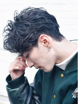 フィフスジングウマエ 原宿(fifth JINGUMAE) センターパート/ツイストパーマ/ツーブロック