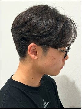 ヒュイル バイ ニアウ(Hwyl by Niau) メンズマッシュセンターパートスパイラルパーマニュアンスパーマ