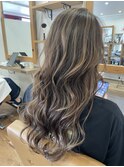 ロングレイヤー×ベージュハイライト
