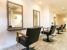 ケートゥレス(K-tres)の雰囲気（白を基調とした癒しの空間でサロンタイムをご堪能下さい。）