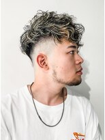 フジヤマ バーバー ショップ(FUJIYAMA BARBER SHOP) 七三オールバックツイストパーマコンマヘア【岩山オサム】