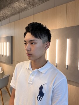 シダ(sida SAIIN) 短め2ブロック刈り上げショート