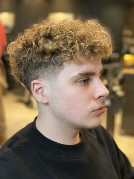 フランクスバーバー アンド ビアークラブ(FRANK'S BARBER and BEER CLUB) テーパーフェード