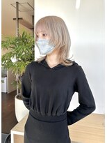 ディオン(Dion)&nbsp;ホワイトベージュカラー_ウルフカット