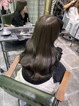 ウム(UMM) 透明感バツグンオリーブグレージュ