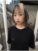 黒とベージュのデザインカラーウルフカット