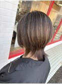 ウルフカット×白髪ぼかしハイライト