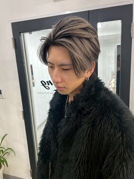 メンズサロン キング 高槻店(Men’s salon K!ng) フェザーショートアップバングセンターパートメンズハイライト