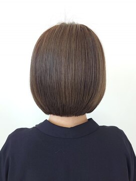 ケンジサナンド(KENJE Sanando) 前下りレイヤーボブ