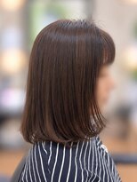 ヒビ(hibi)&nbsp;ツヤ感ブラウンのまとまりミディ