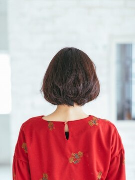 チェス(CHESS) 耳かけツヤサラショートボブ