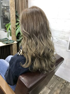 リリー シンジュク(Lilly) 【Lilly新宿】#フォギーアッシュ#ベージュ#イルミナ#髪質改善