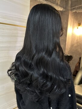 エルバイラビス 大宮(elu by lovis) 《ゆい》コリアンブラック/透明感カラー/レイヤーカット