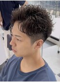 刈り上げツーブロックスパイキーショートアップバングメンズ黒髪