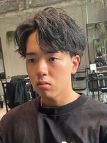 オンド(Onde)&nbsp;フェザーパーマ×刈り上げセンターパート