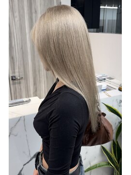 メゾン(Maison) 三宮/ダブルカラー/ハイトーン/ブリーチ/カラー/インナーカラー