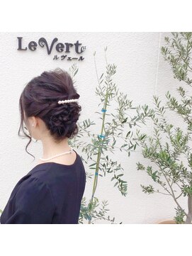 ルヴェール 本店(LeVert) 小顔おしゃれなおよばれ波ウェーブ綺麗めアップスタイル