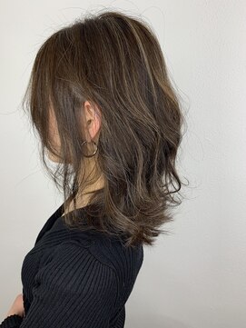 ルービック 難波(Rubik's) ハイライトイルミナカラーグレージュスタイル