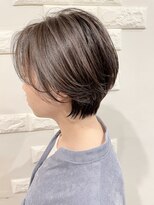 オーティティ(O-TETE)&nbsp;O-tete アッシュグレー系カラーナチュラルショートボブ