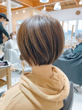 ラブレスカルペディエム(LAVLESS Carpediem) ぱつっとショート