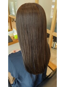 リュクスバトーバイトリコ 船橋南口店(Luxe BATEAU by tricot) オリーブベージュ