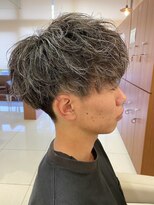 アール 滝ノ水店(#arl)&nbsp;シルバーアッシュハイライトパーマレイヤーマッシュツーブロック