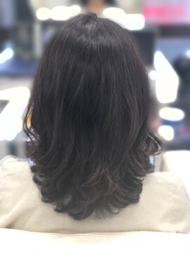 クレアトゥールウチノ(CREATEUR Uchino) ナチュラルな質感ウエーブ