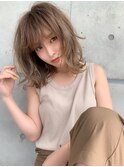 ライトベージュのウルフセミディー