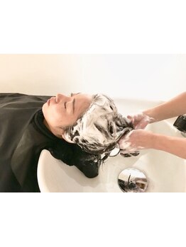 《炭酸ミネラルスパ付♪カット+炭酸ヘッドスパ\4950》健康な髪は頭皮から♪頭皮環境を整え素髪美人！