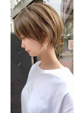 ミィ 浦和(mee) 【mee.】カーキアッシュ　くびれショート