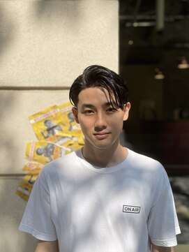 メリケンバーバーショップ フクオカ(MERICAN BARBERSHOP FUK) メンズカットかき上げツーブロックニュアンスショート