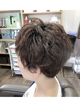 ピース くせ毛を活かすショート