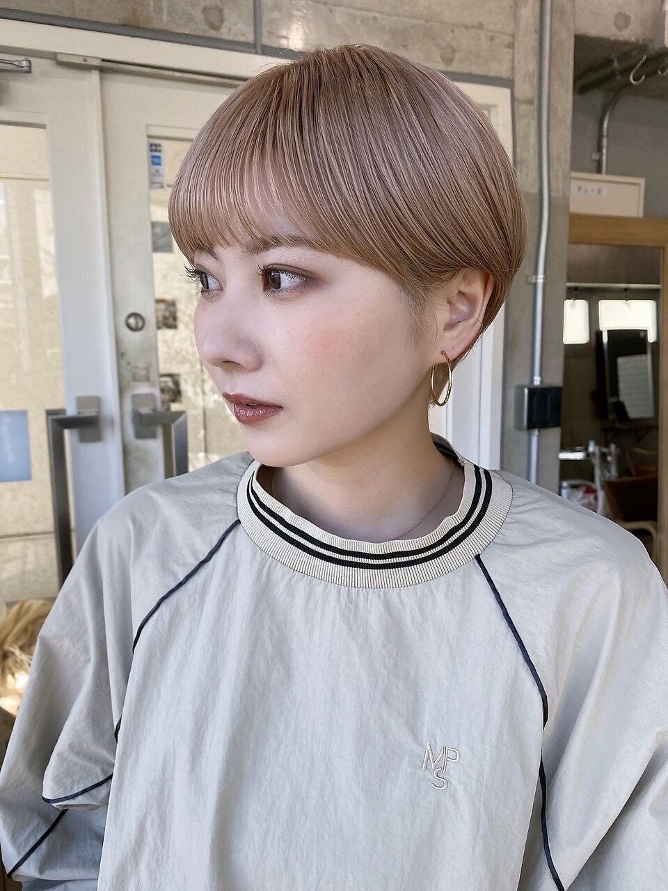 ストーン付きベージュヘアクリップ 約7.5cm ラインストーン ヘアクリップ2個セット cha25s035-ファッション