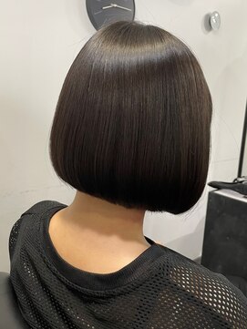 カムジーヘッドカミノウラ(COMEGHEAD KAMINOURA) 大人マッシュショート丸みショート黒髪ショートベリーショート