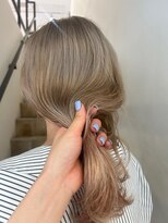 バズ(BUZZ)&nbsp;艶感グレージュ！（buzz十和田）