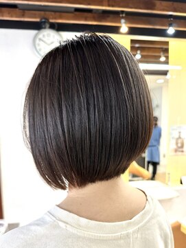 クオリス 上板橋店(QUALIS) 20代30代透明感暗髪アッシュブルーグレージュ丸みボブ