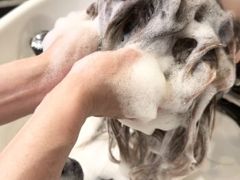 エナ(Ena)の写真/【入替制】自分だけの贅沢な貸切空間で、周りを気にせず寛げる*心も身体もリラックスしながら頭皮ケア♪