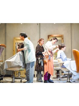 "一人のお客様の人生に寄り添う"。人間味のあるコミュニケーションを大事にし、お客様の為に成長し続ける―