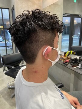 エフエム 明大前(FM) バーバー　ツーブロック/刈り上げ/ツイスパ/ビジネス/かきあげ