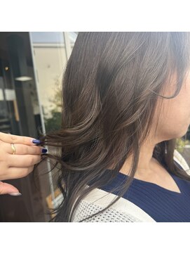 クワリ 透明感ある柔らかいスタイル