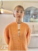 柔らかいグレージュカラーのコンパクトボブ